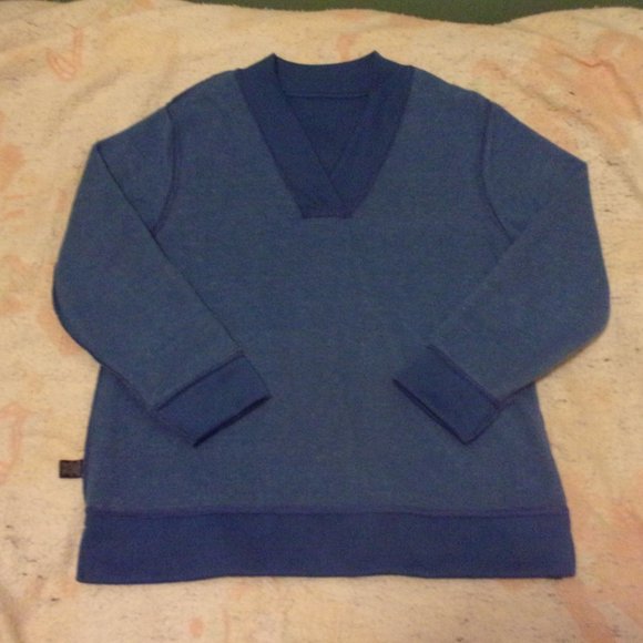 Vintage Bobbie Brooks Women's Blue Long Sleeve V-Neck Sweater Size M/M (10-12) - Picture 12 of 16
